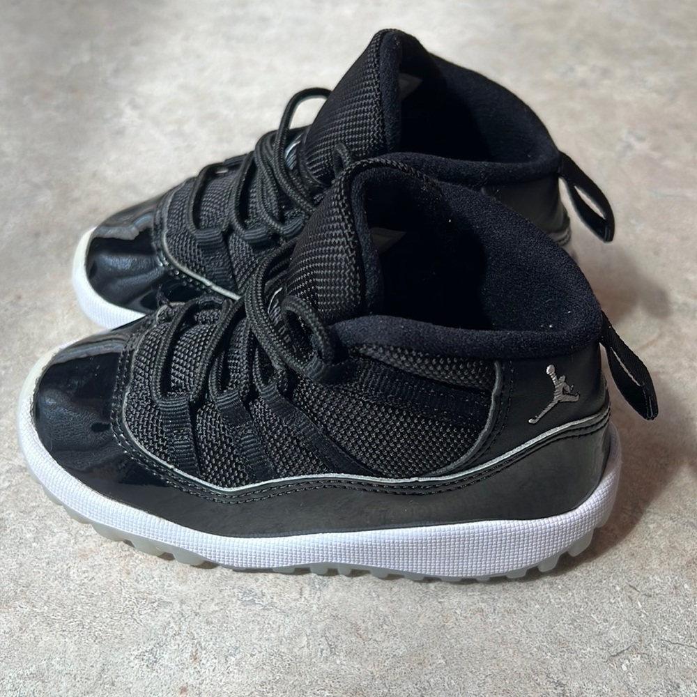 Jordan 11 Retro (Toddler)